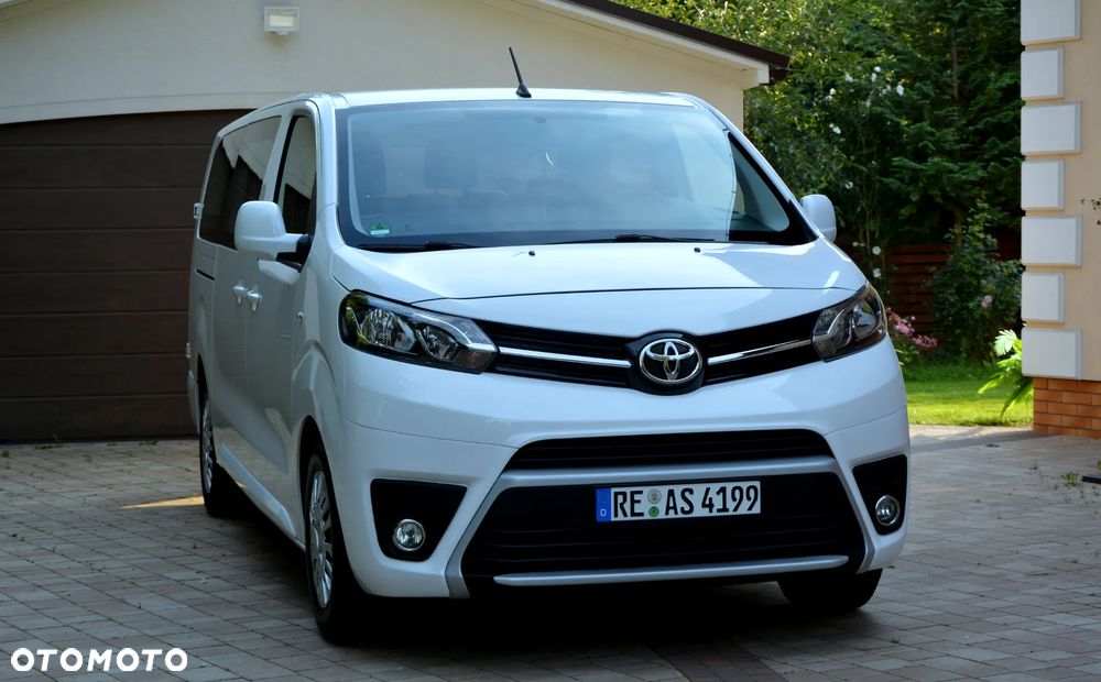 Toyota ProAce 1,5-l-D-4D L2 (8-Si.) Verso Family Comfort - 1