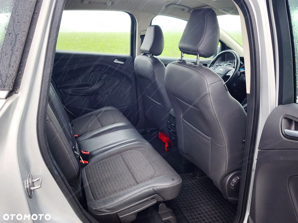 Ford Kuga 1.5 EcoBoost 2x4 Titanium - 10