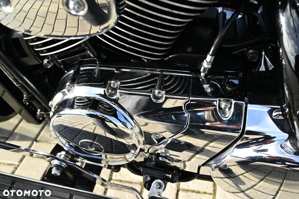 Suzuki Intruder - 19