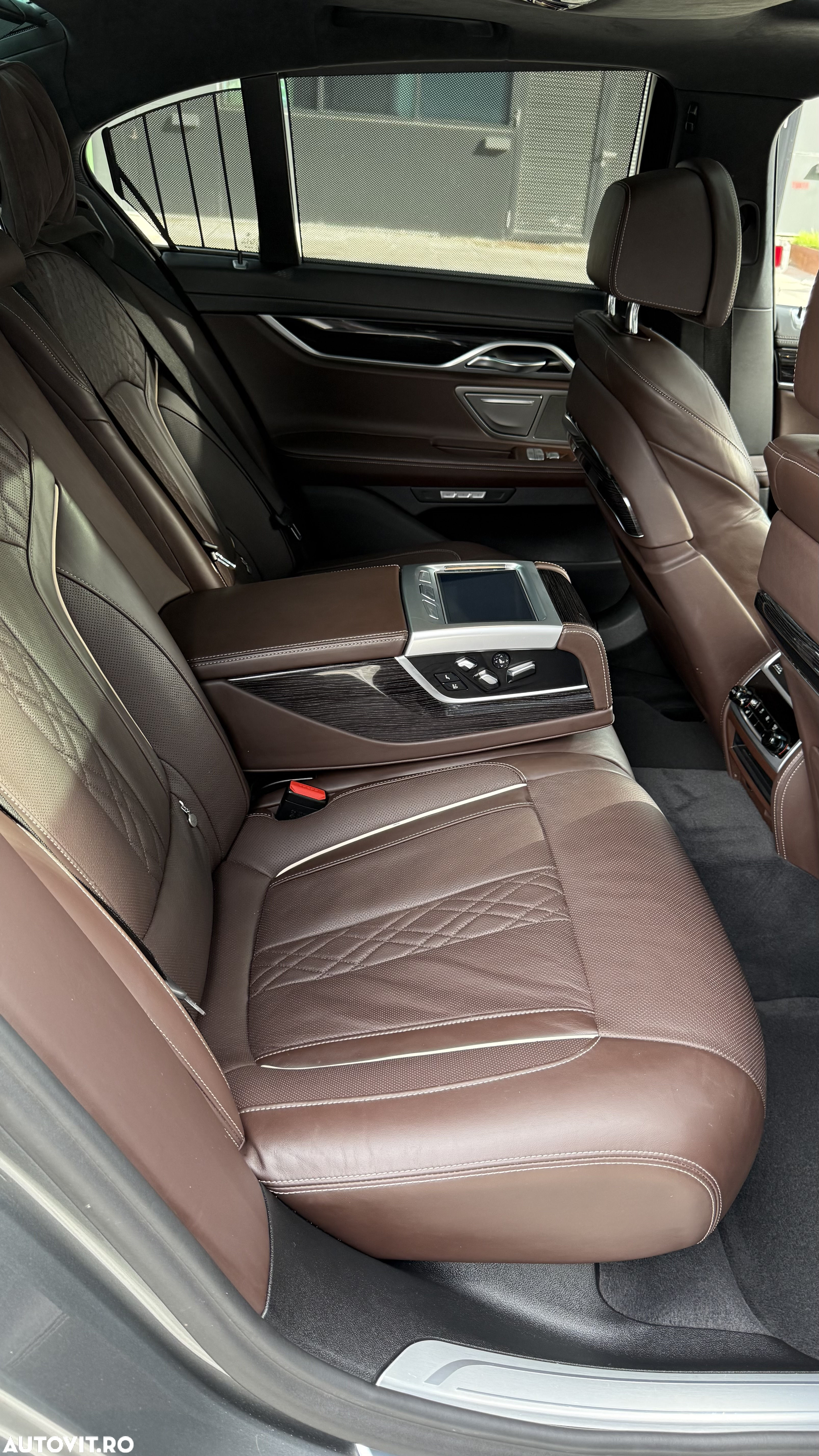 BMW Seria 7 740e iPerformance - 14