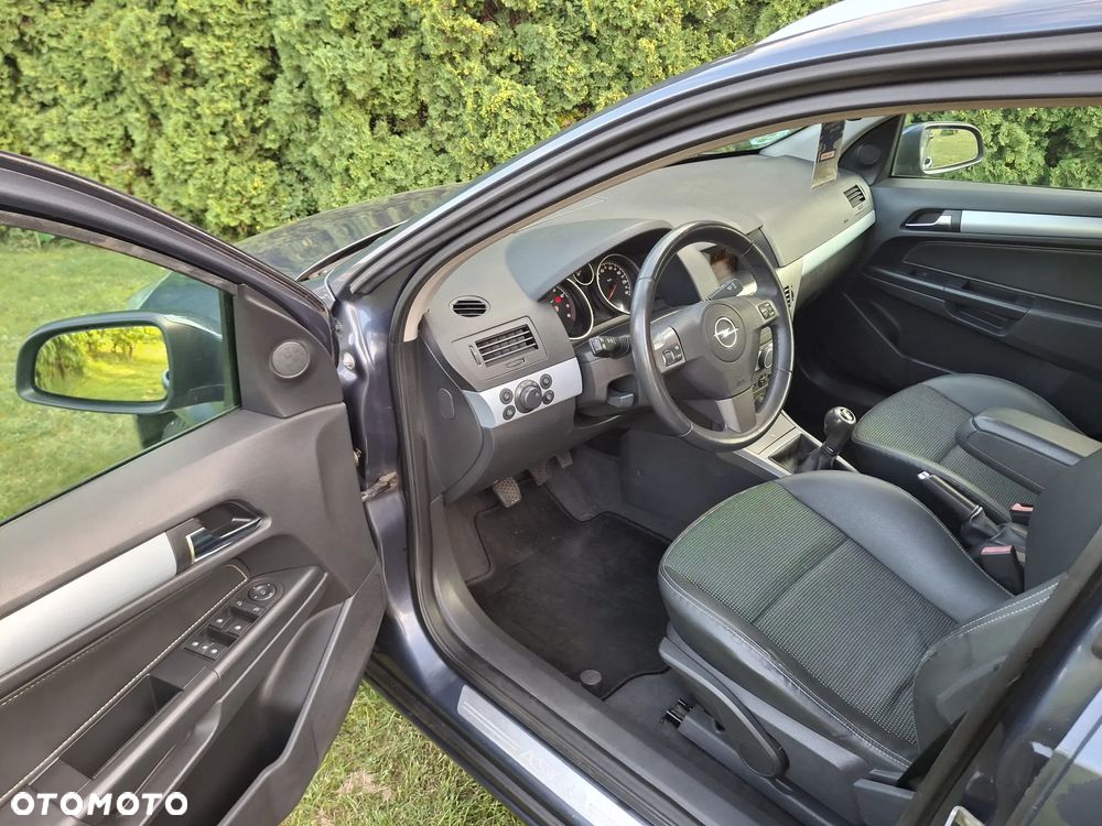 Opel Astra 1.8 Caravan Cosmo - 17