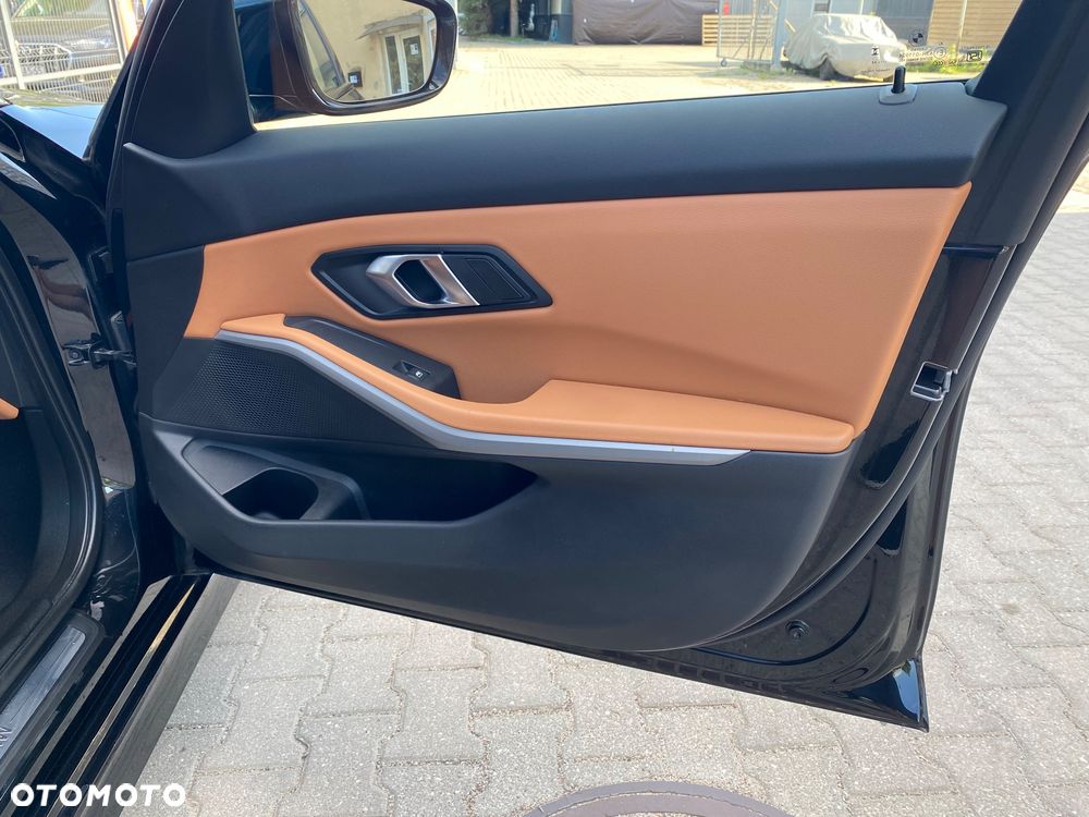BMW Seria 3 318i Advantage sport - 17