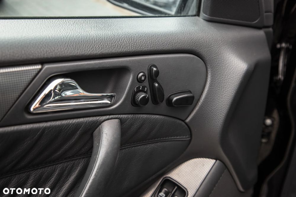 Mercedes-Benz Klasa C 32 T AMG - 13