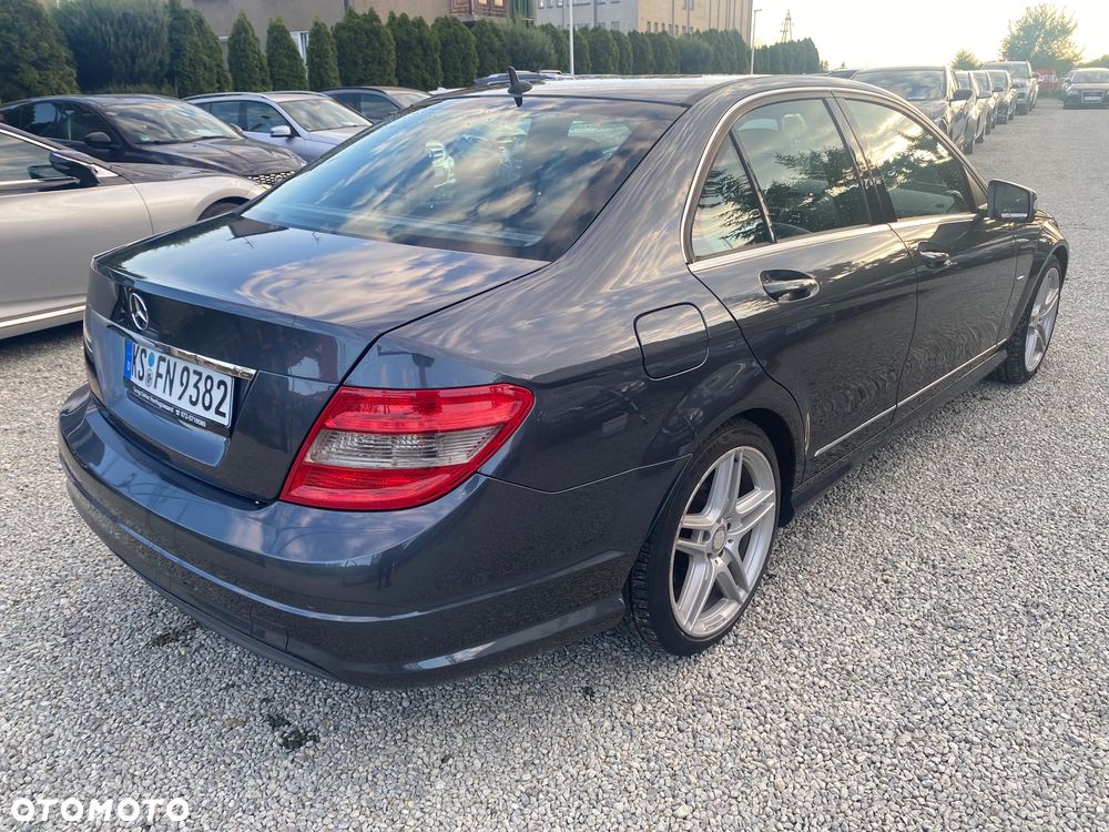 Mercedes-Benz Klasa C 180 CGI BlueEFFICIENCY Avantgarde - 6