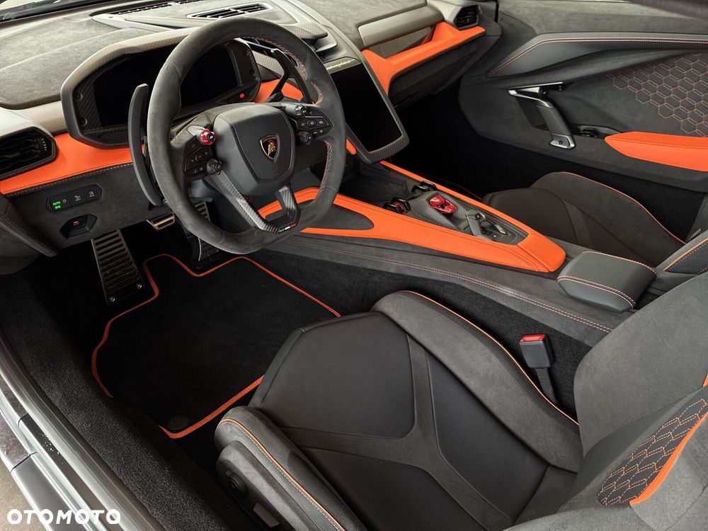 Lamborghini Revuelto - 7