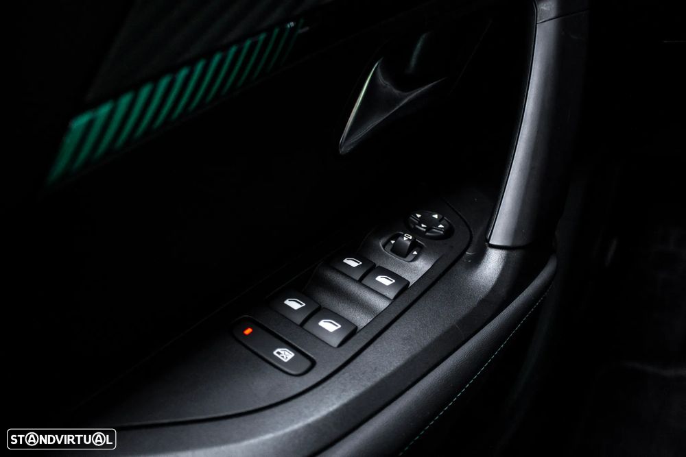 Peugeot 2008 1.5 BlueHDi Allure EAT8 - 19