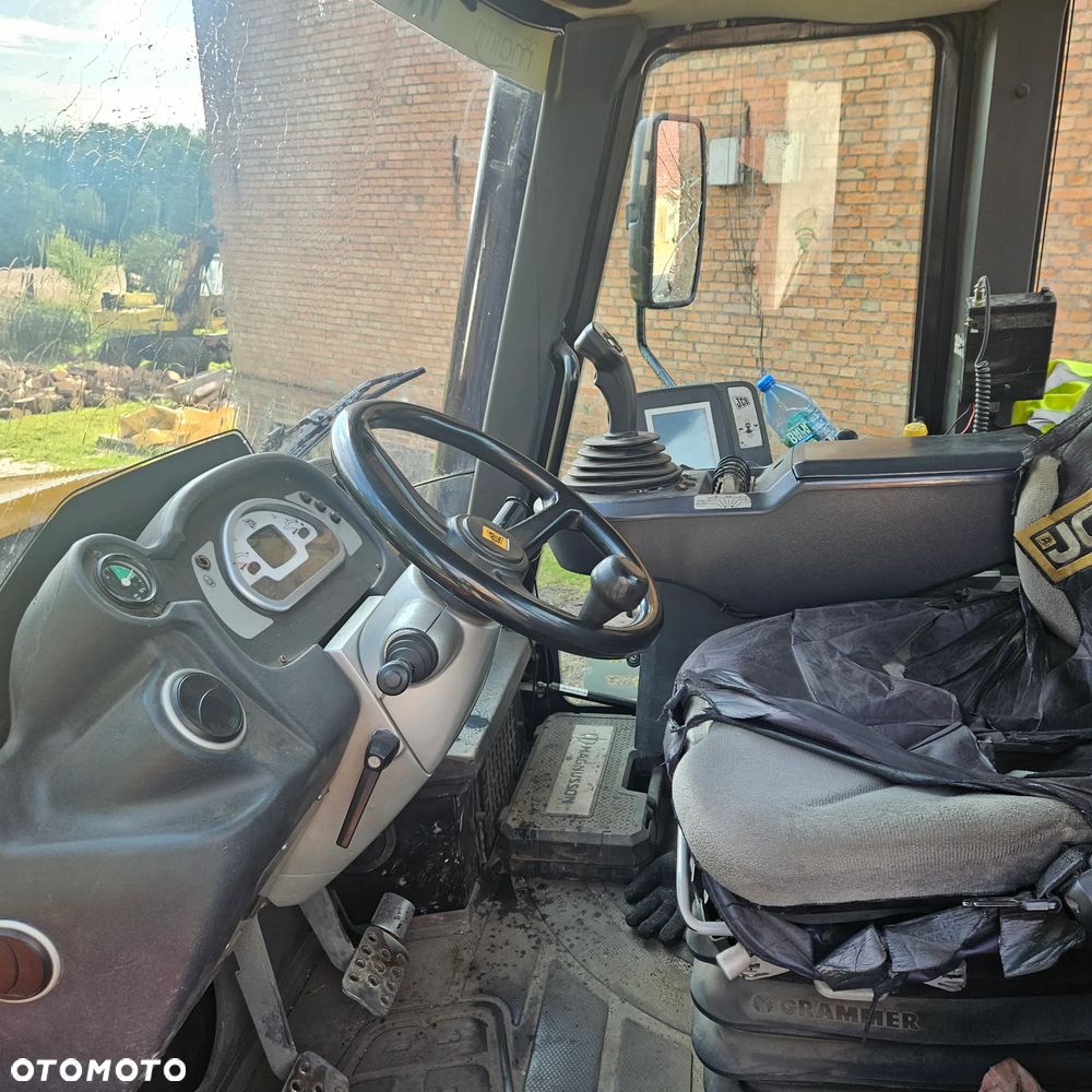 JCB FASTRAC 3230 - 11