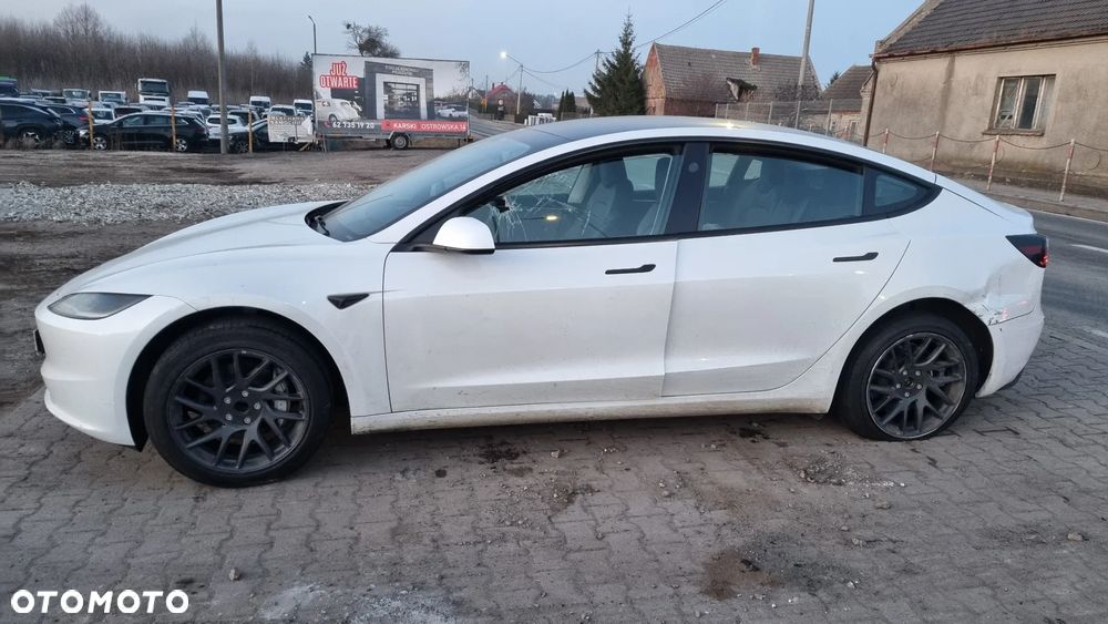 Tesla Model 3 - 5