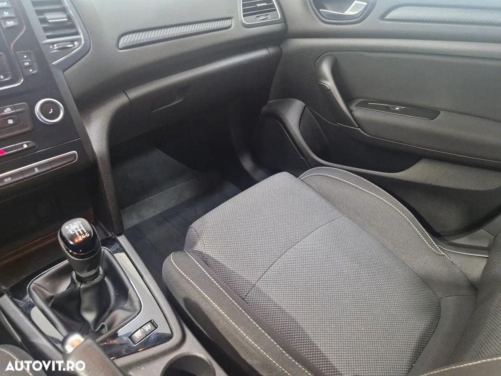 Renault Megane TCe Business - 15