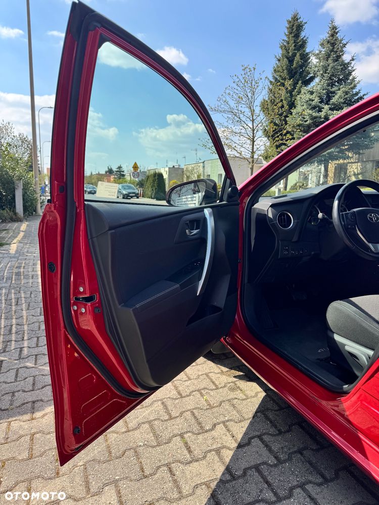 Toyota Auris ver-1-8-hsd-luna - 14