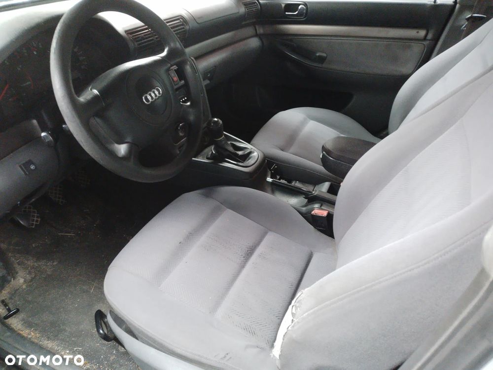 AUDI A4 B5 94-99  1.6 AHL   ZDERZAK TYŁ TYLNY   LY7M - 18