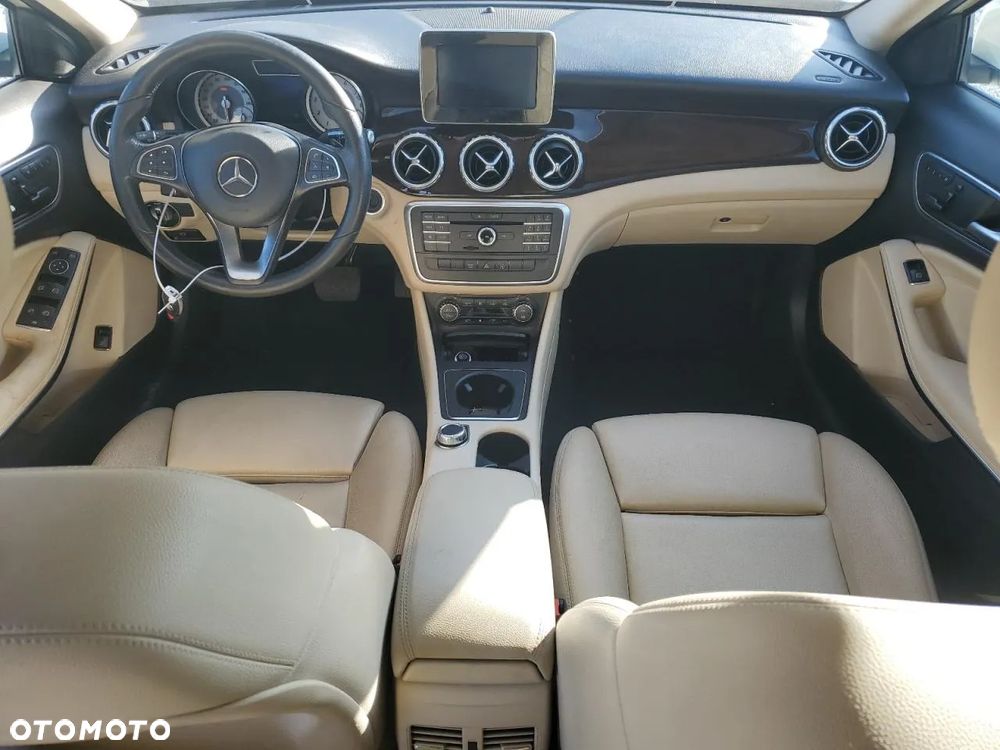 Mercedes-Benz GLA 250 4-Matic - 8