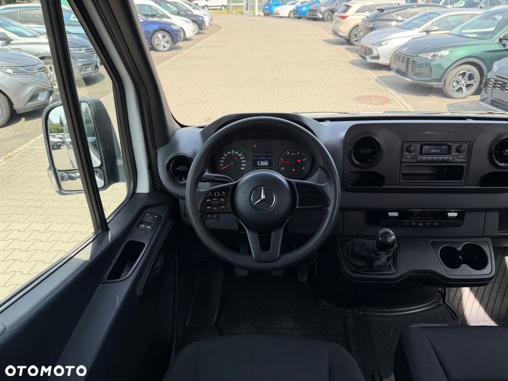 Mercedes-Benz Sprinter - 32