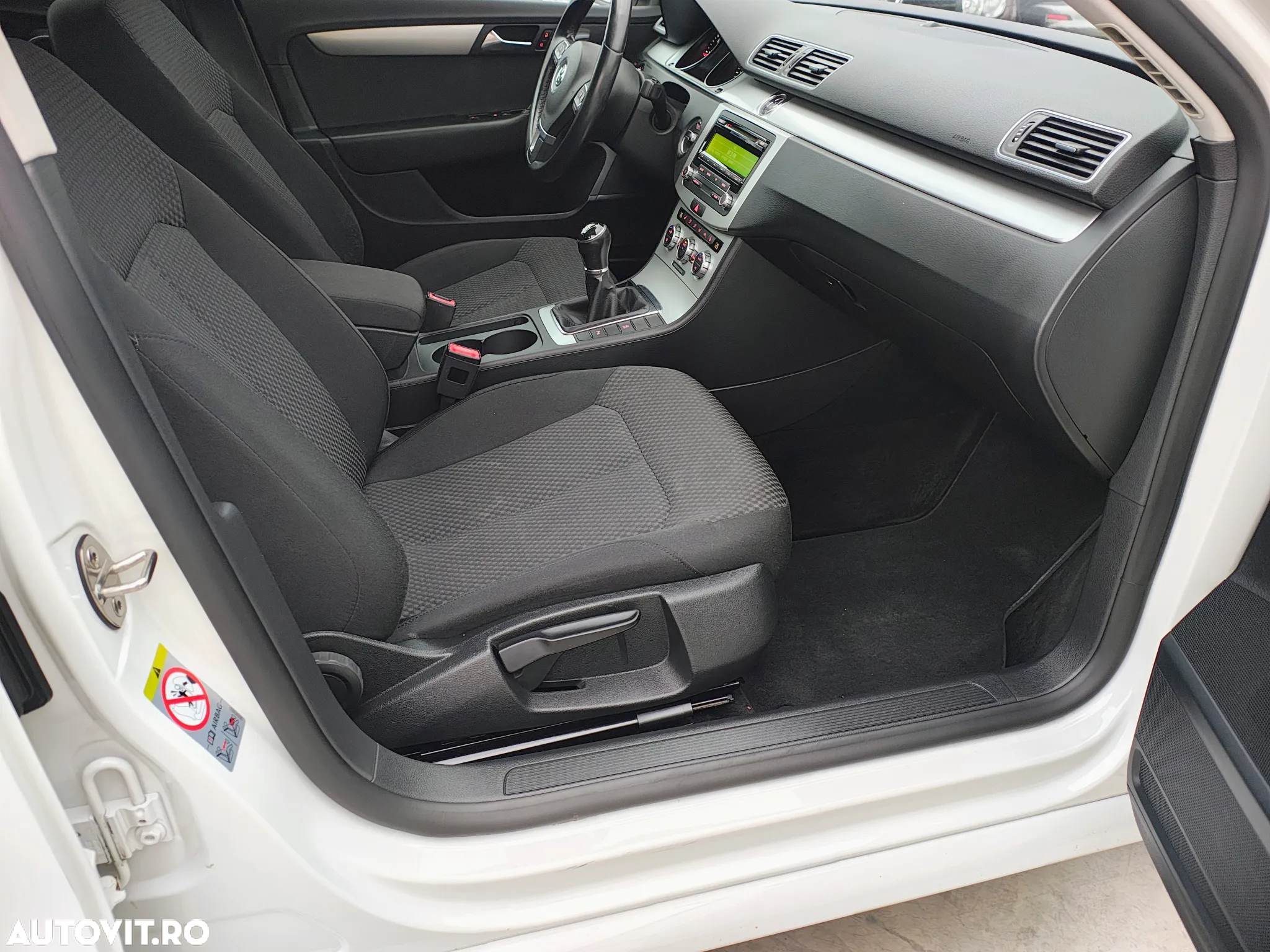 Volkswagen Passat Variant 2.0 Blue TDI SCR Comfortline - 5