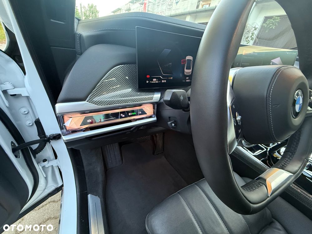 BMW Seria 7 - 35