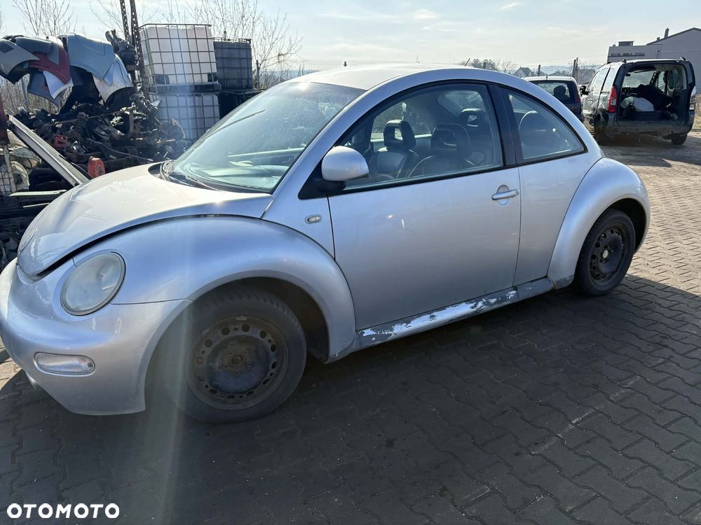 VOLKSWAGEN NEW BEETLE - 2