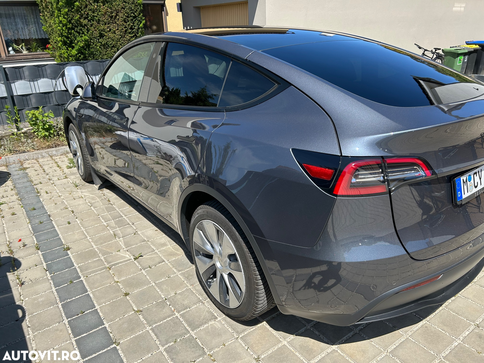 Tesla Model Y Long Range Dual Motor AWD - 3