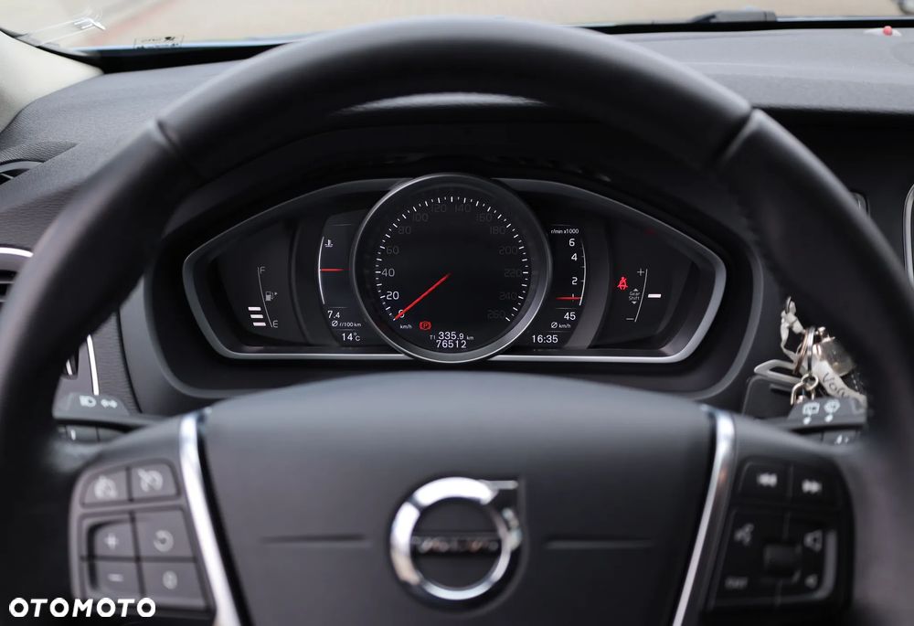 Volvo V40 T2 Momentum - 12