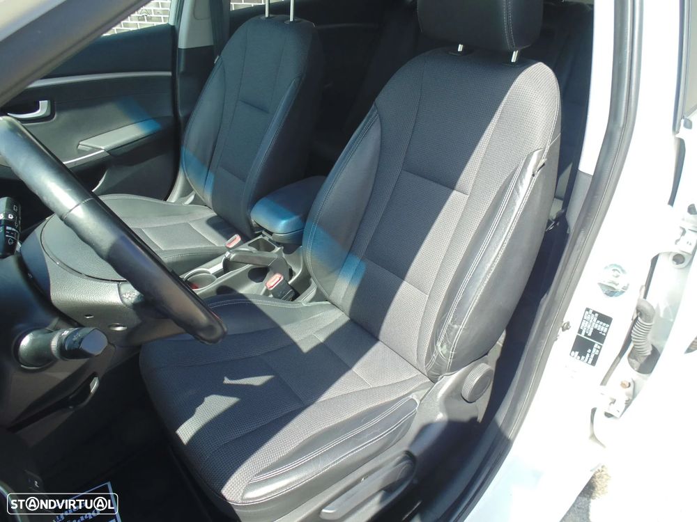 Hyundai i30 SW 1.6 CRDi GO! - 23