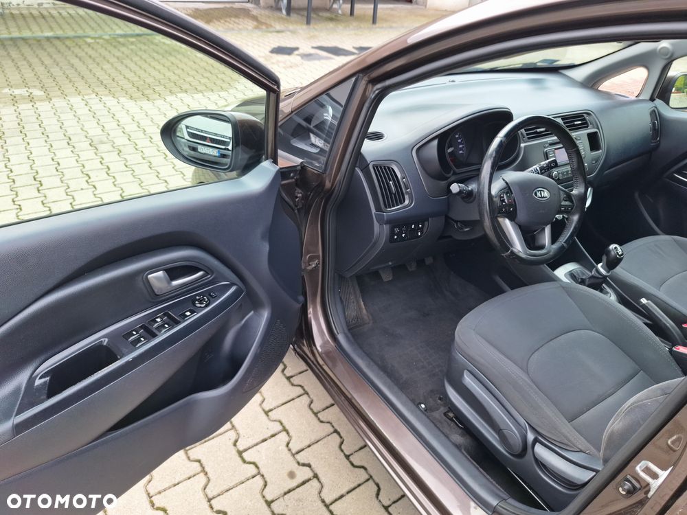 Kia Rio - 11