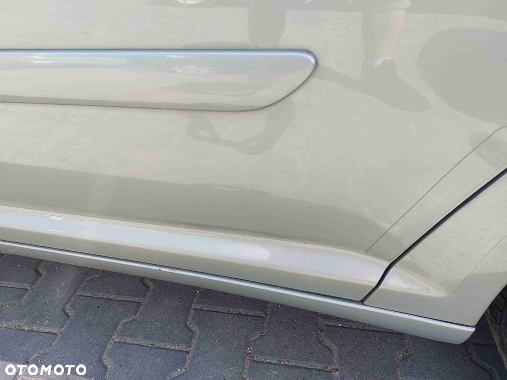 DRZWI KOMPLETNE LEWY TYŁ AVENSIS T25 HB 5D 6T1 - 6