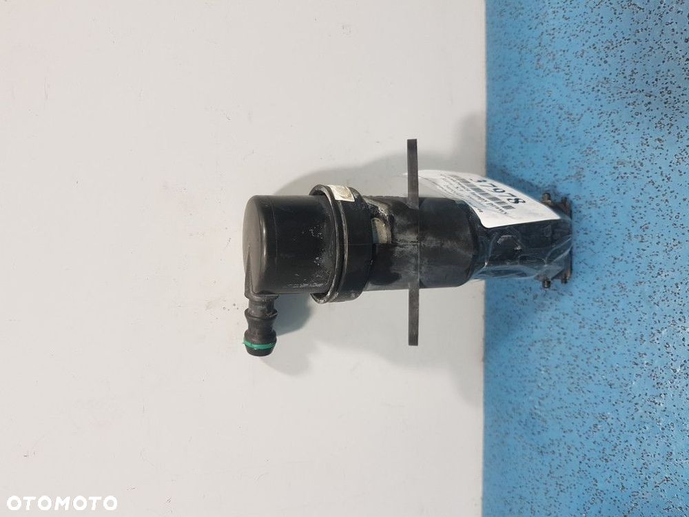 BMW X3 E83 LIFT SPRYSKIWACZ LAMPY PRAWY - 2