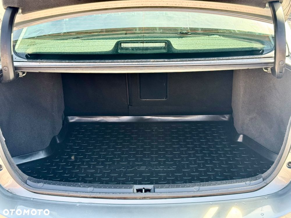 Toyota Avensis 1.8 Sol plus NAVI - 13