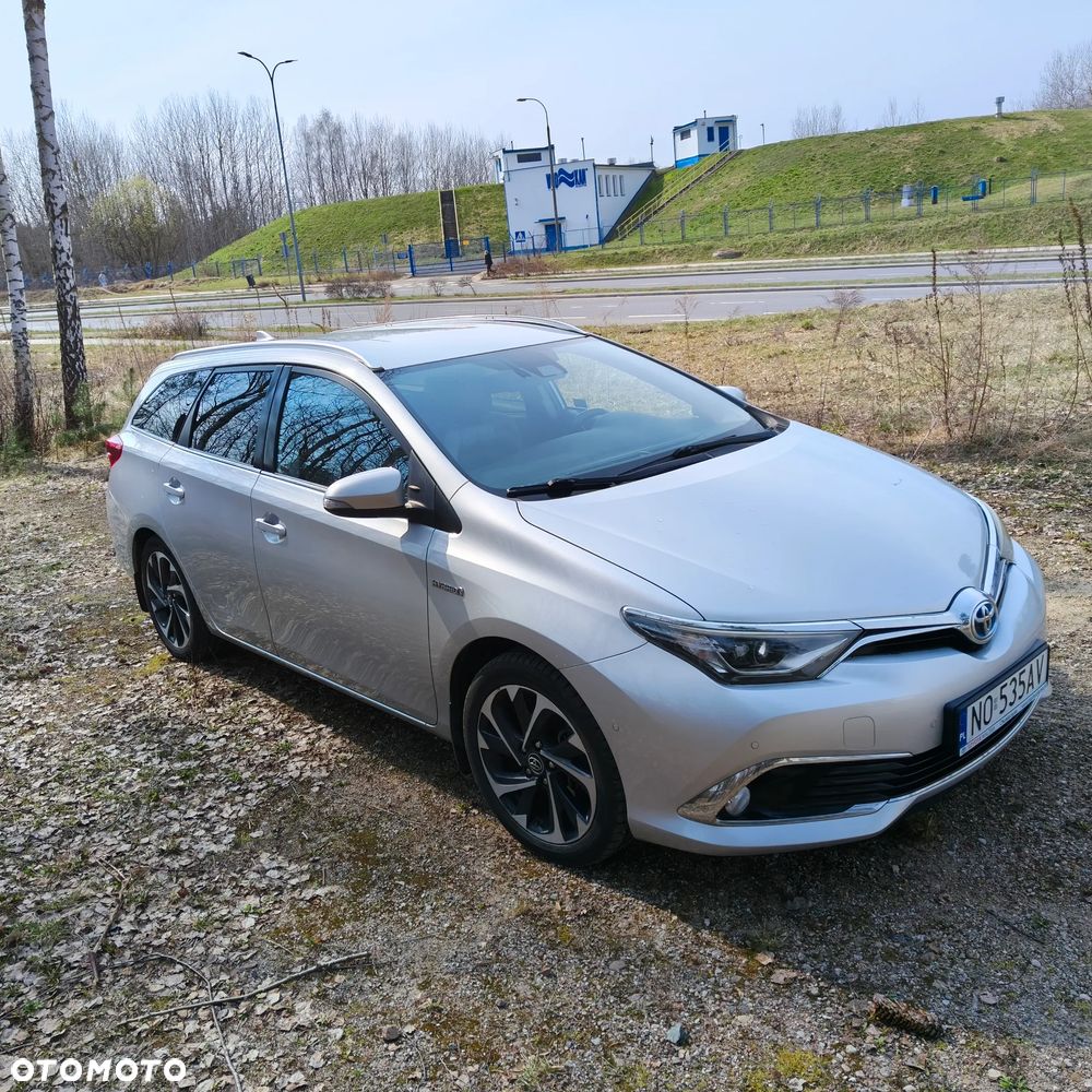 Toyota Auris Hybrid 135 Prestige - 2