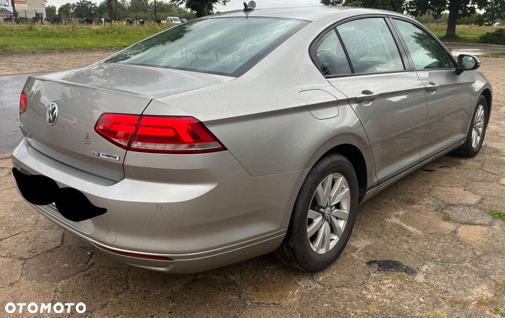 Volkswagen Passat - 4