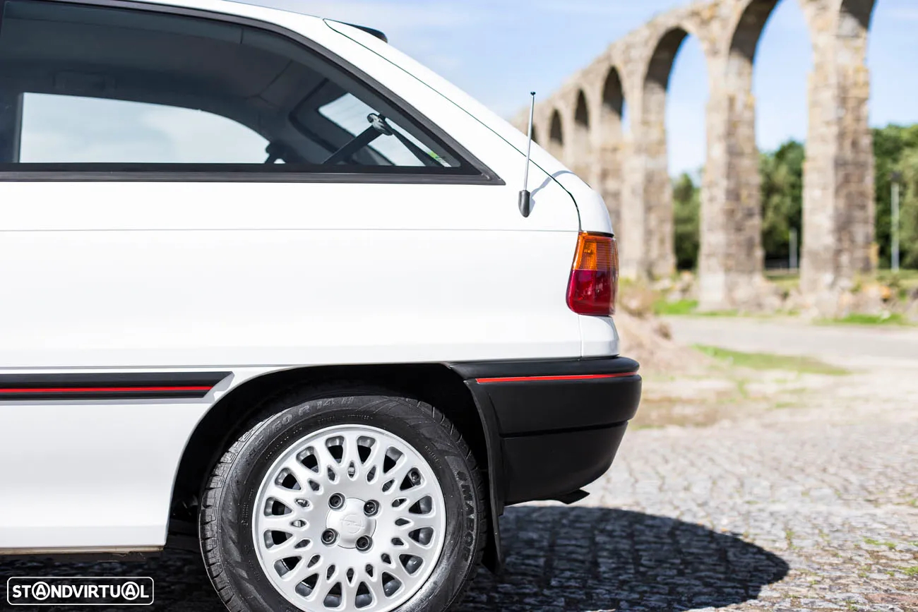 Opel Astra 1.6i GT - 14