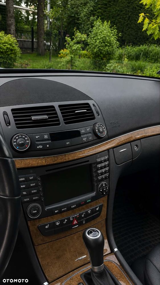 Mercedes-Benz Klasa E 350 4Matic Automatik Elegance - 29