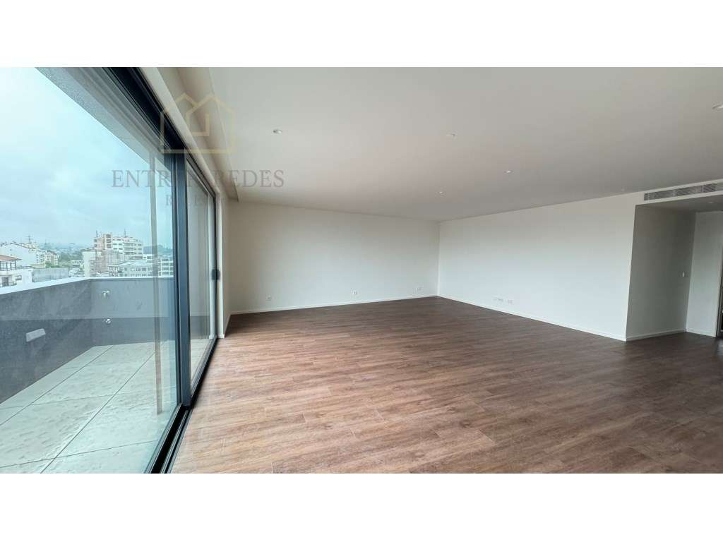Apartamento T3 com garagem e varanda para comprar no centro de Vila... - Grande imagem: 3/55