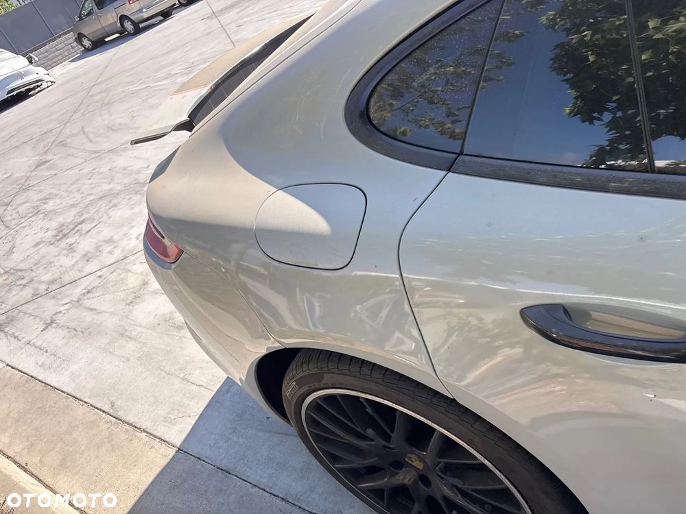 Porsche Panamera - 18