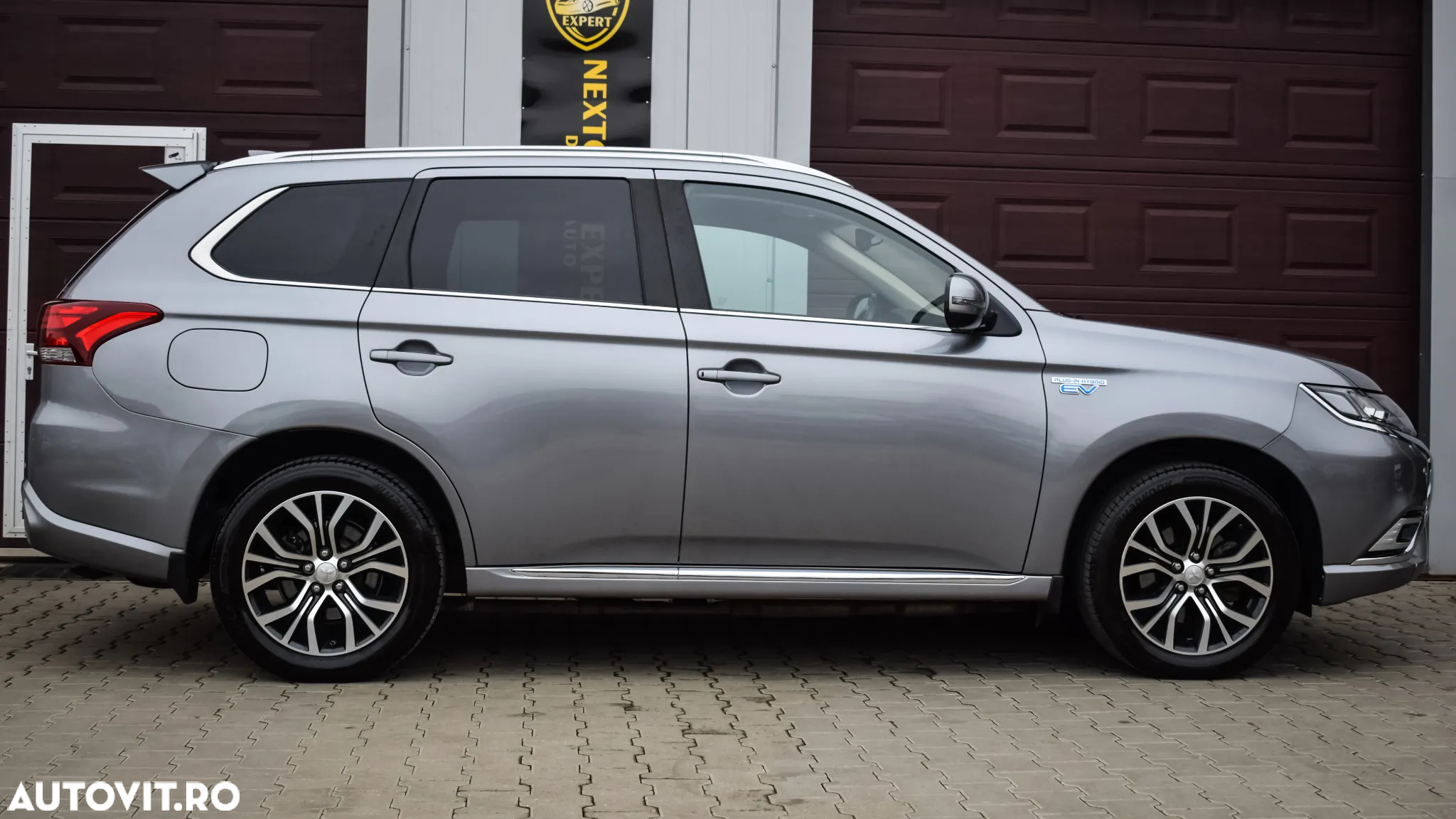 Mitsubishi Outlander PHEV 2.4 L 4X4 Instyle+ - 9