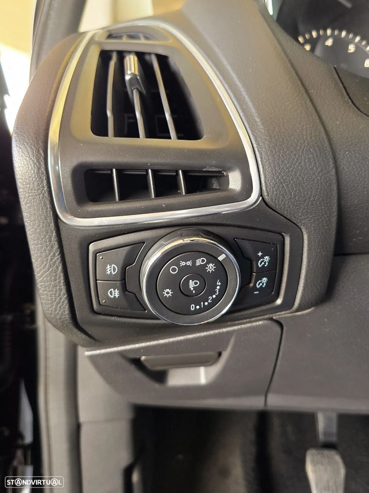 Ford Focus 1.0 EcoBoost S&S Champions Edition - 26