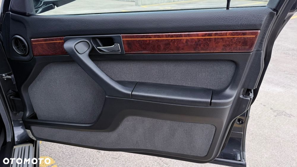 BMW Seria 7 730iL - 25