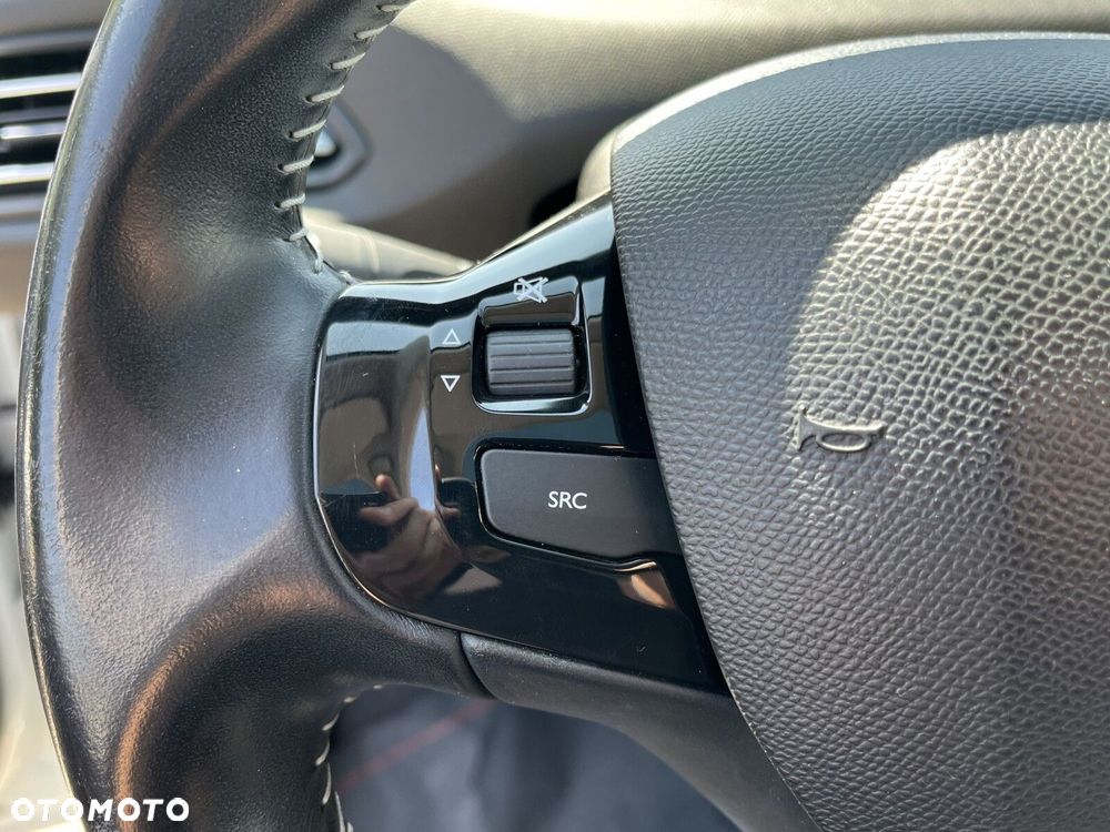 Peugeot 308 1.2 PureTech Style S&S - 23