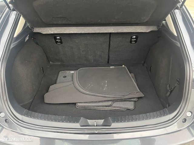 Mazda 3 1.5 Sky-D Evolve HS Navi - 12