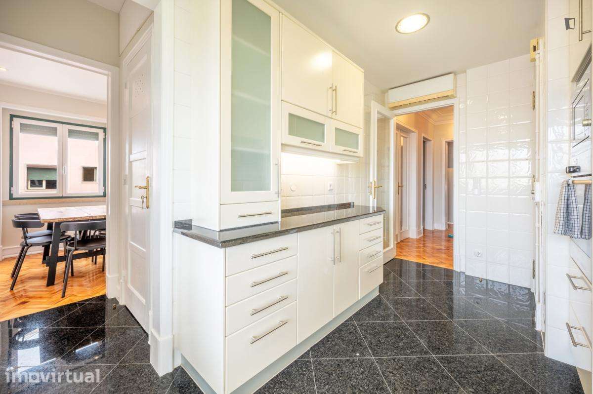 Quarto - localizado em Roma-Areeiro Lisbon - Grande imagem: 5/17