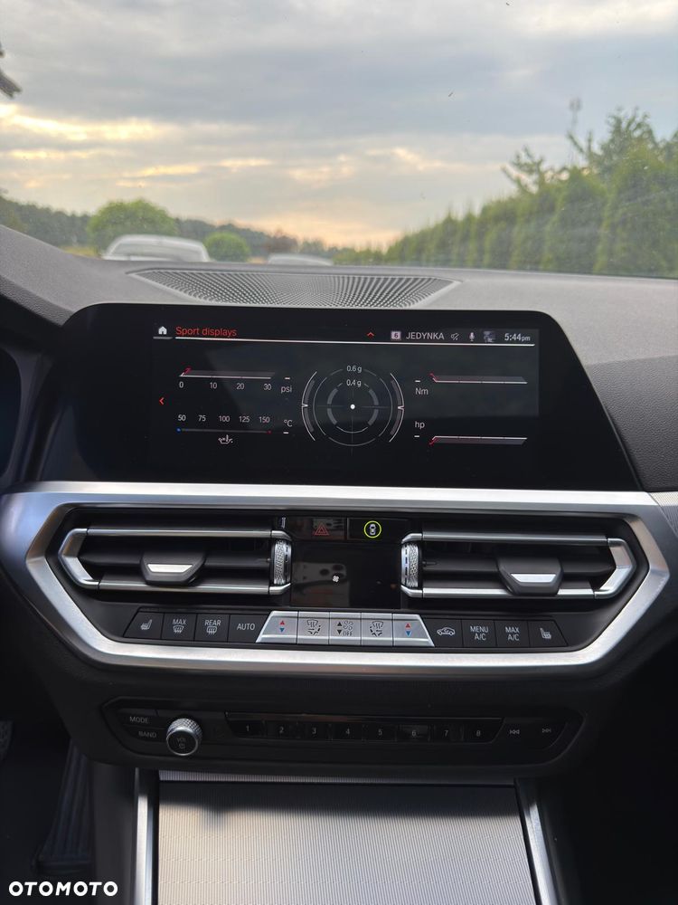 BMW Seria 3 330i xDrive Sport Line - 29