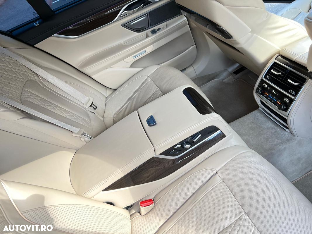BMW Seria 7 750i xDrive - 15
