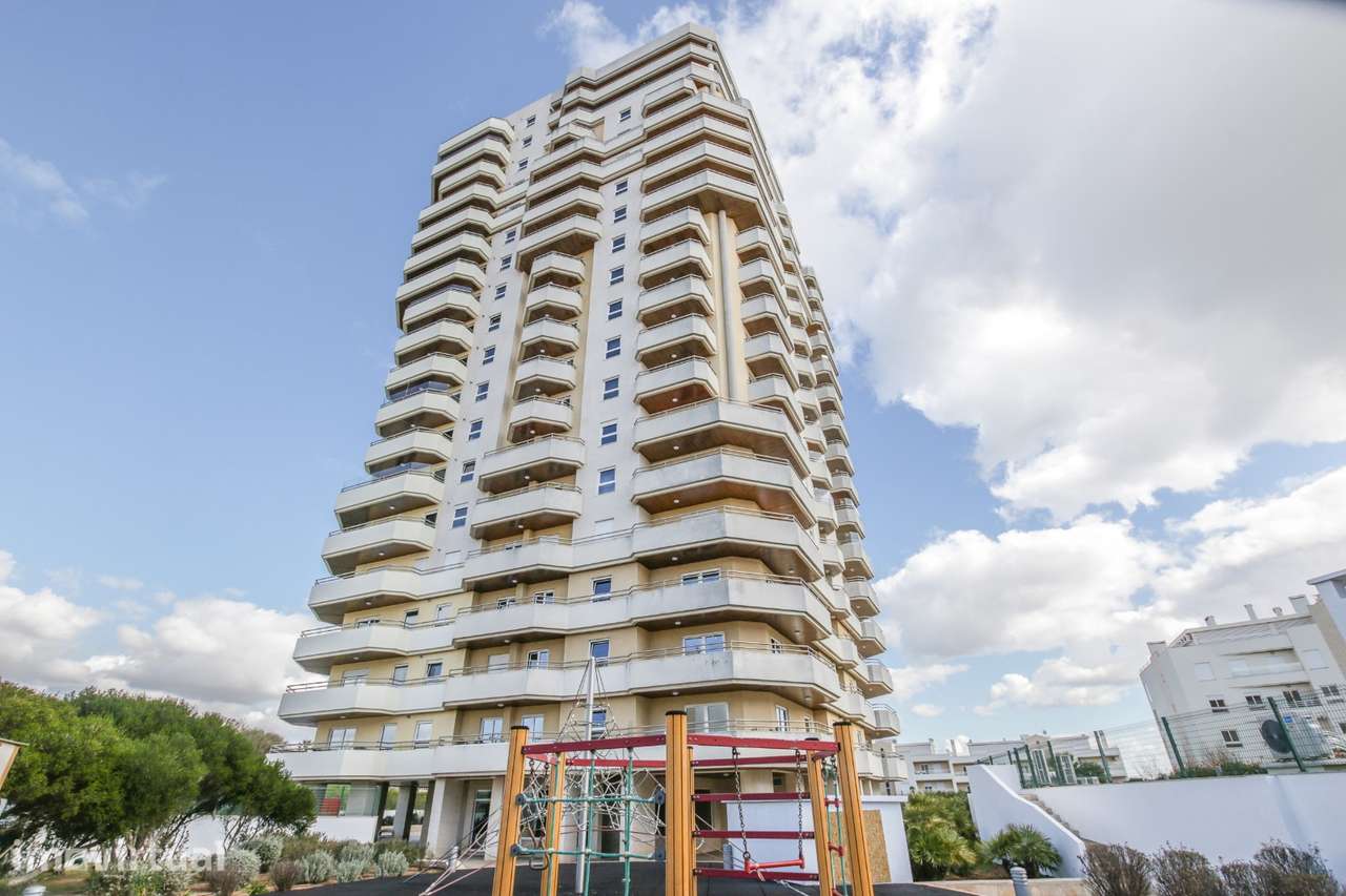 Apartamento Familiar Remodelado com Vista Rio Tejo e Condomínio de Lux - Grande imagem: 2/17