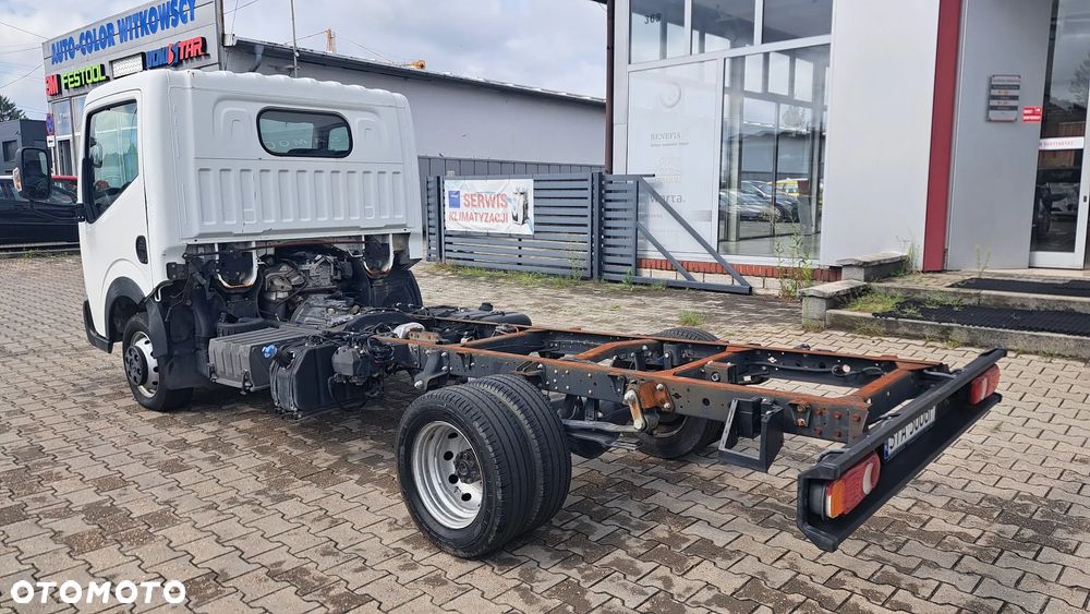 Nissan NT400 - 5