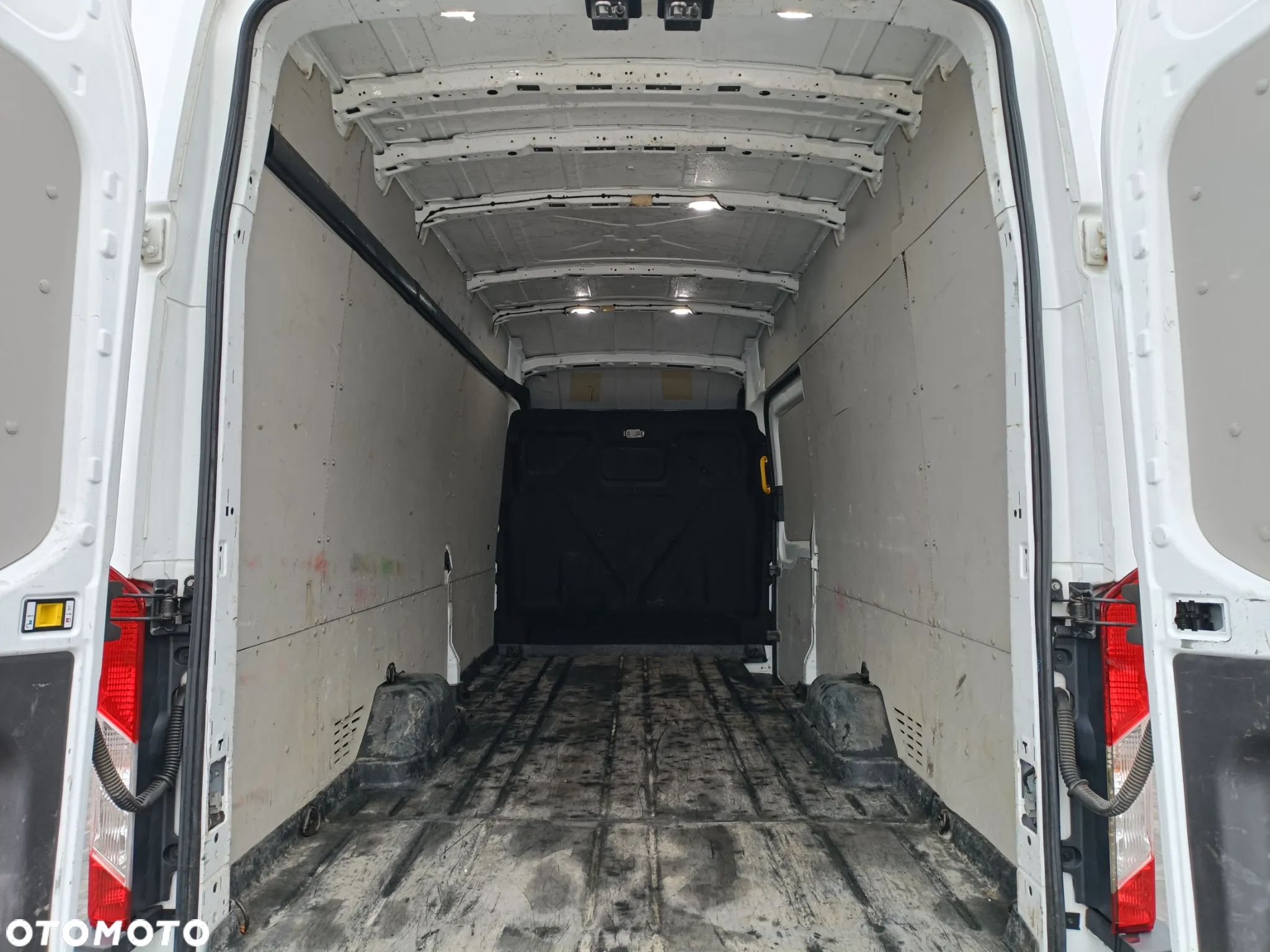 Ford Transit - 11