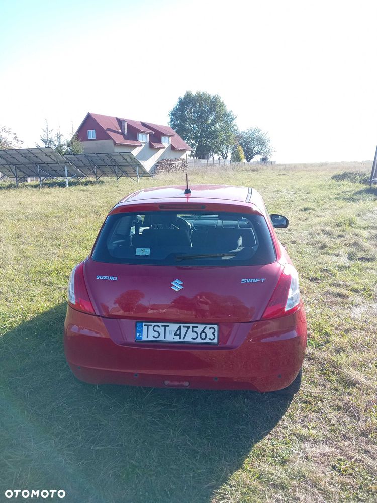Suzuki Swift 2011 photo 2