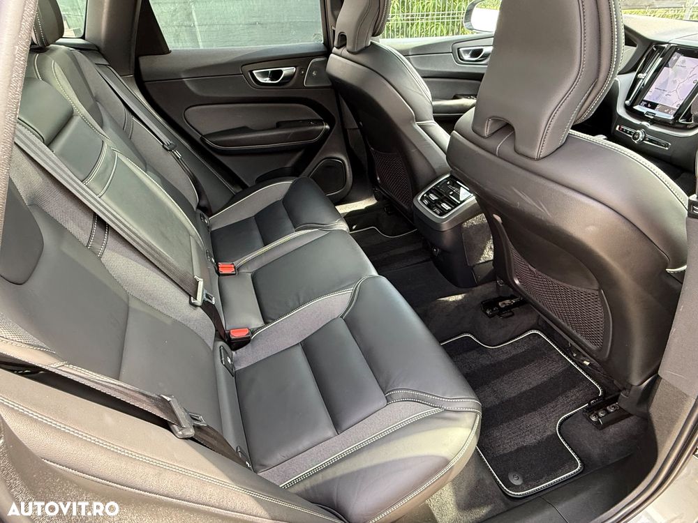 Volvo XC 60 D5 AWD Geartronic RDesign - 13