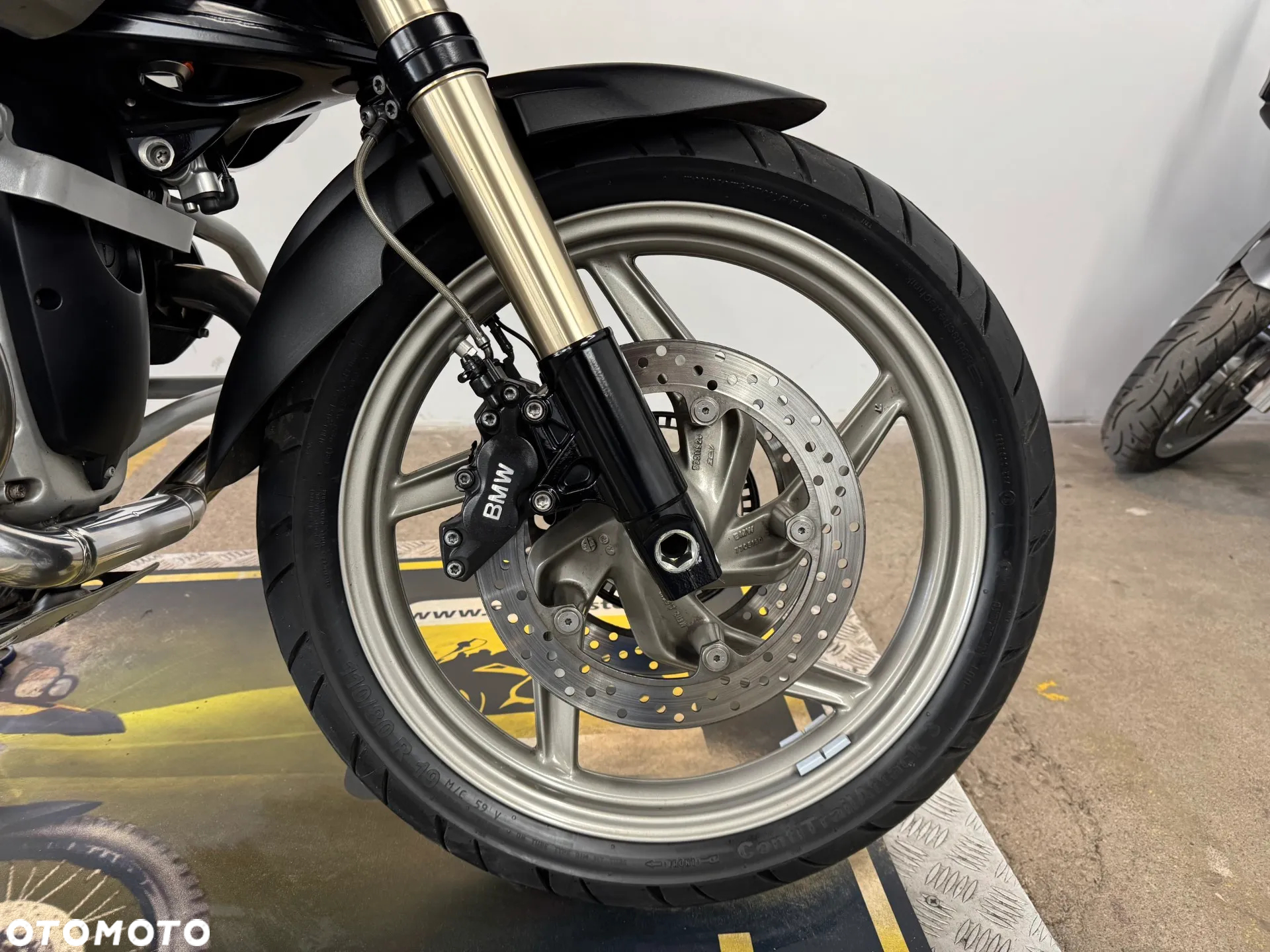 BMW R - 8