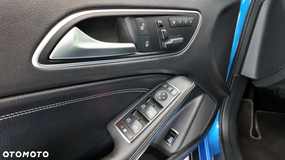 Mercedes-Benz GLA 250 4Matic 7G-DCT UrbanStyle Edition - 13