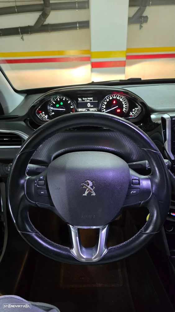 Peugeot 2008 1.2 PureTech Allure - 13