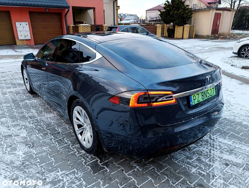 Tesla Model S - 23